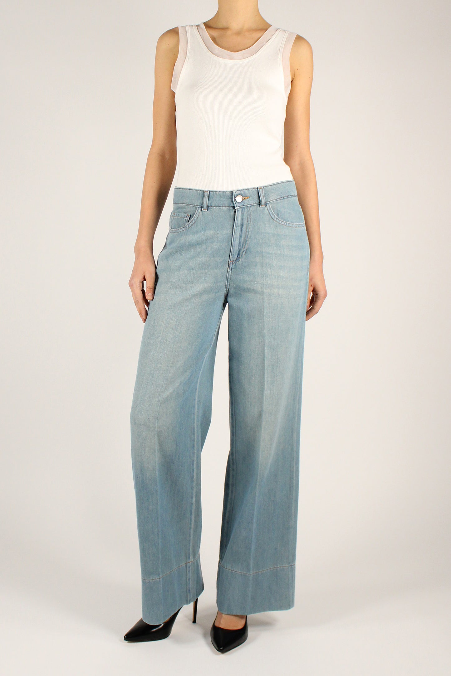 Straight Leg Jeans with Seam at the Bottom