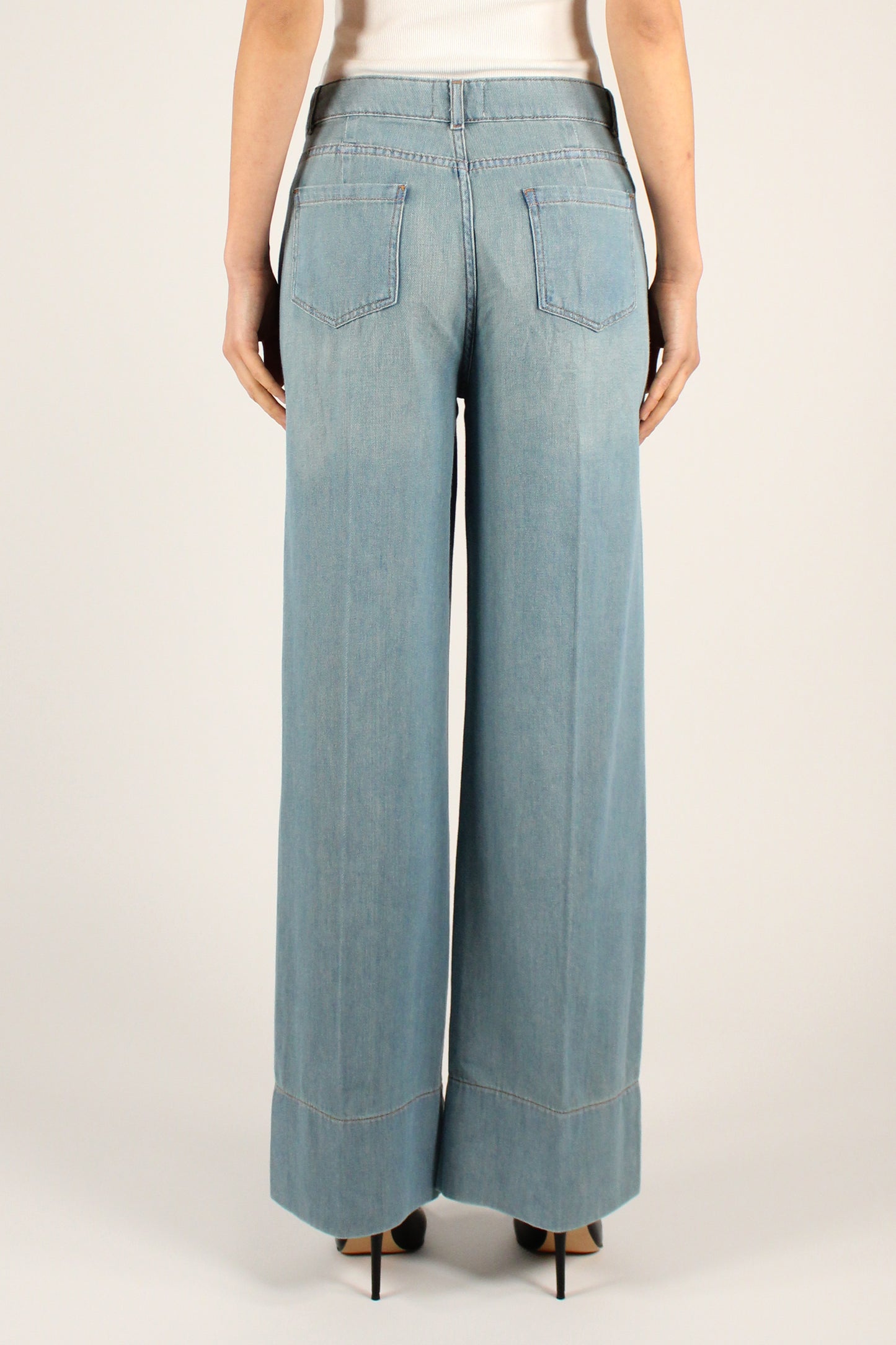 Straight Leg Jeans with Seam at the Bottom