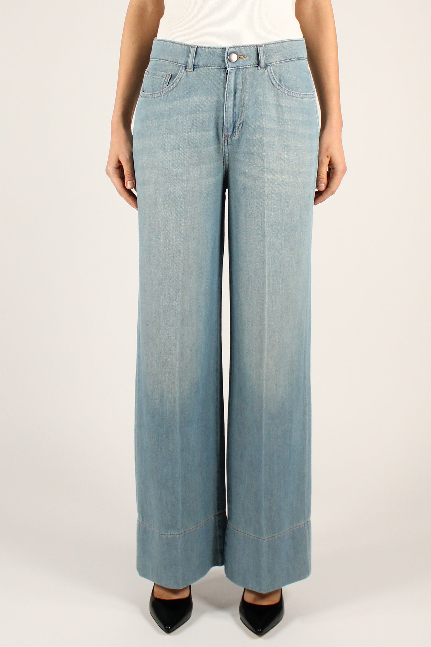 Straight Leg Jeans with Seam at the Bottom