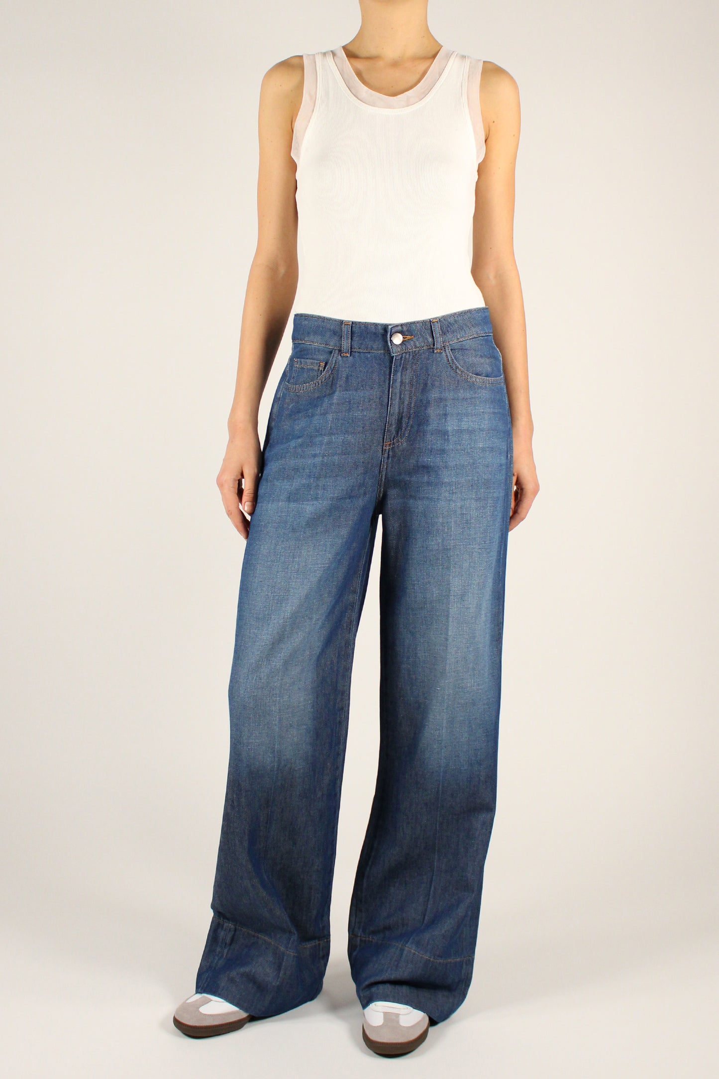 Straight Leg Jeans with Seam at the Bottom