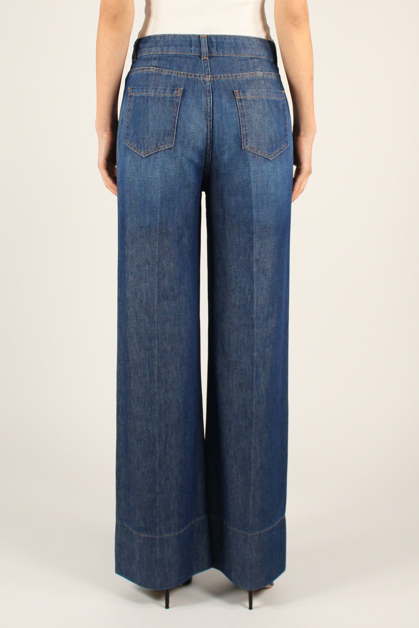 Straight Leg Jeans with Seam at the Bottom