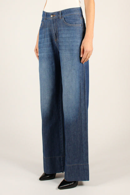 Straight Leg Jeans with Seam at the Bottom