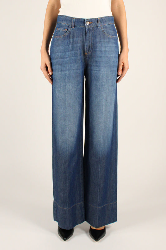 Straight Leg Jeans with Seam at the Bottom