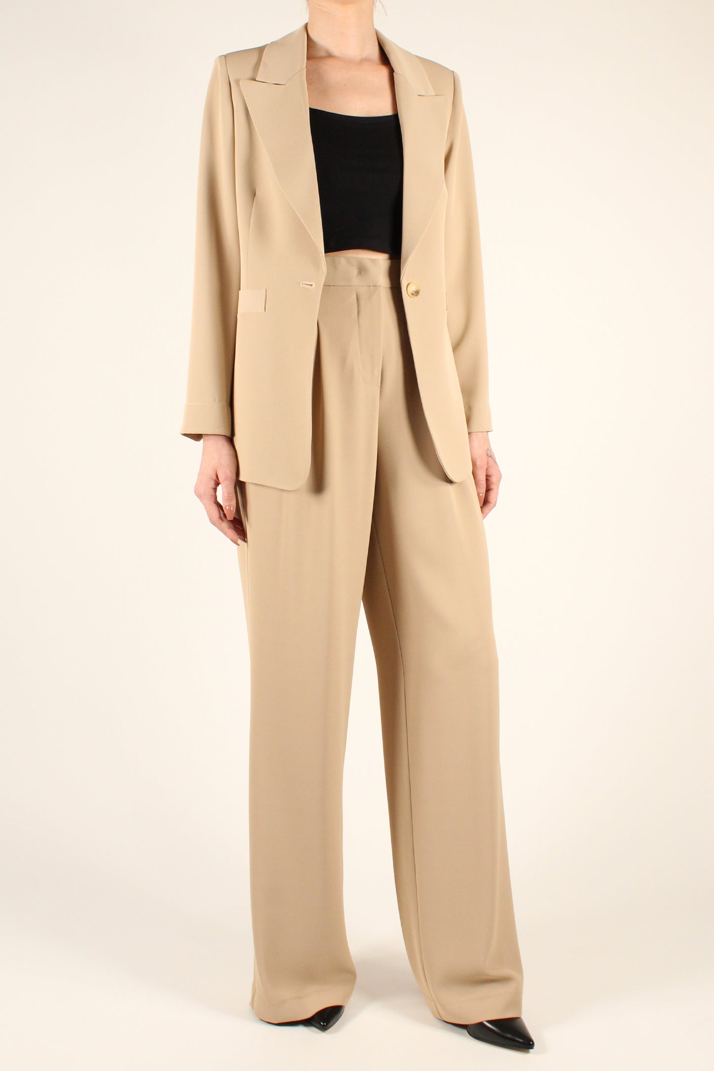 Straight leg trousers with pleats