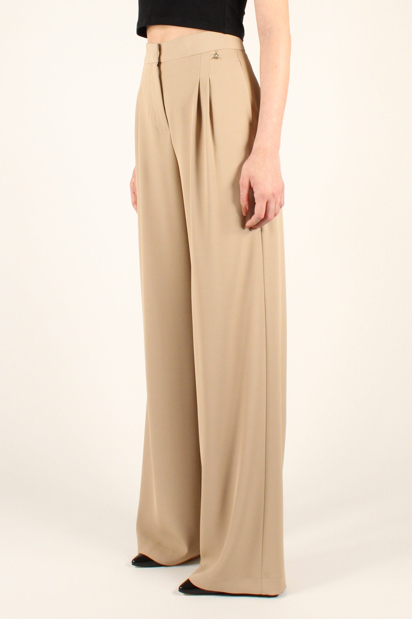 Straight leg trousers with pleats